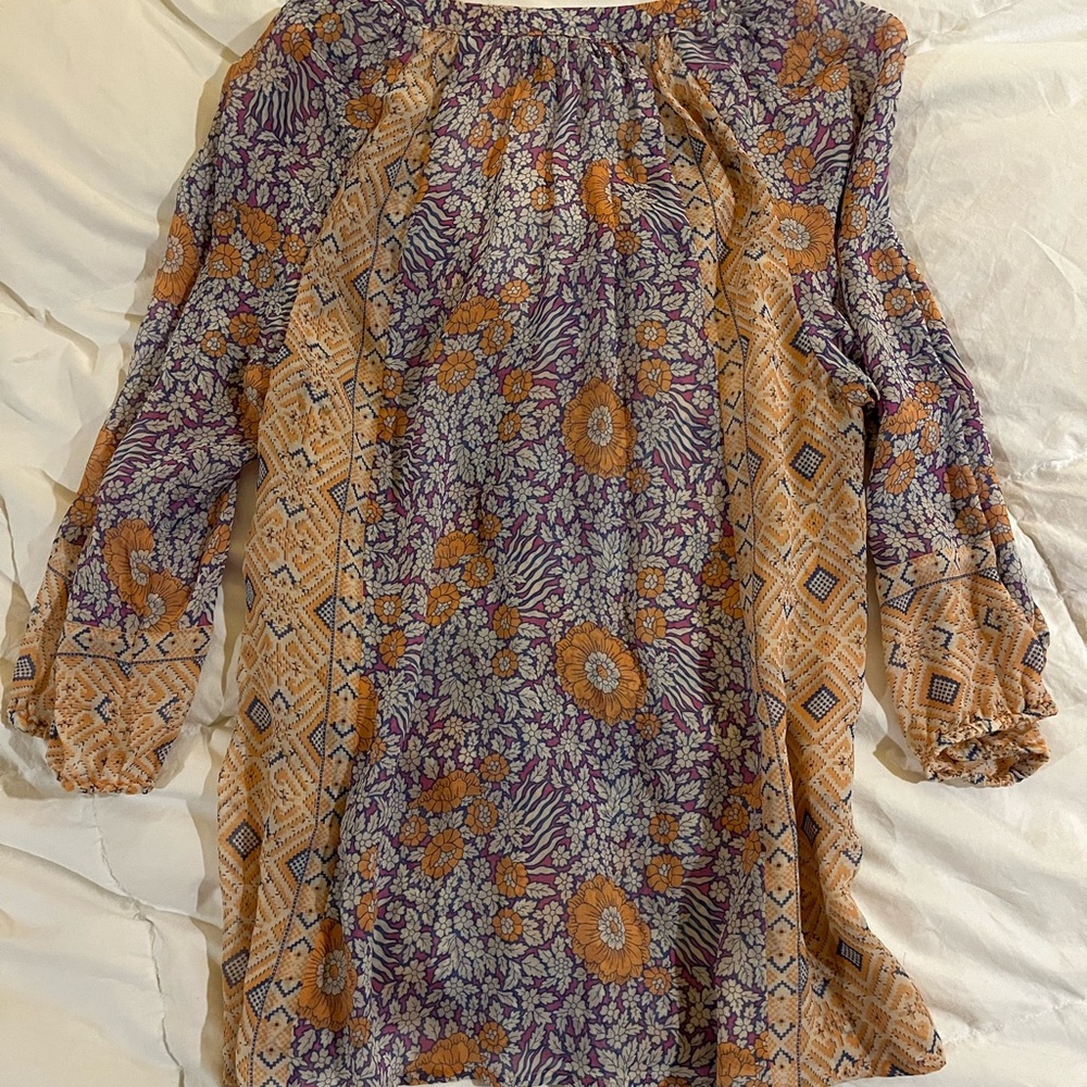 Lovely Joie top with charming button detail in front.